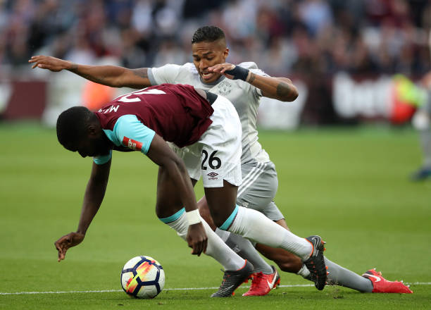 也可能暗示 也可能暗示